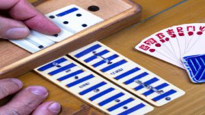 Zasady gry w Cribbage – poradnik dla początkujących